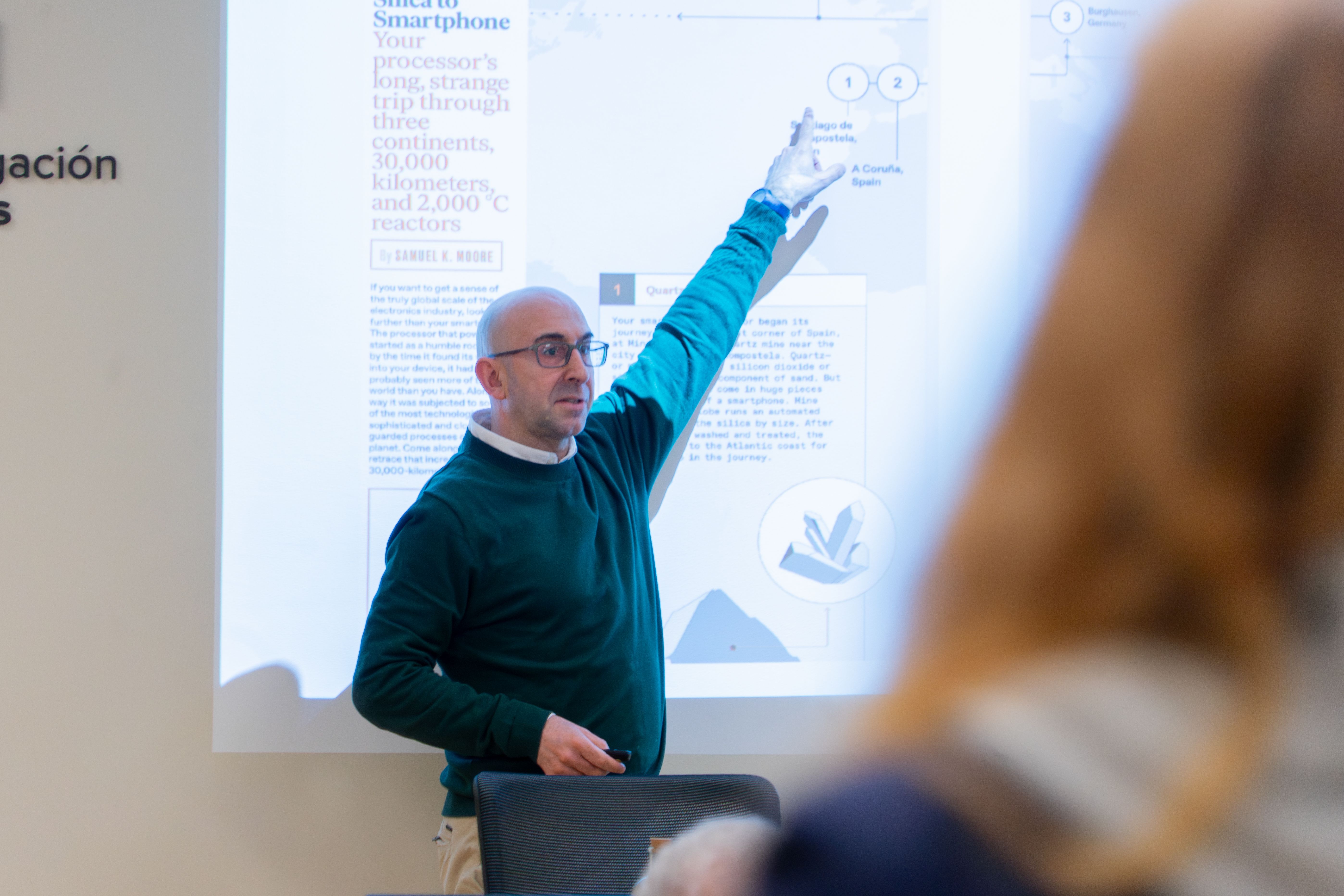 Víctor Brea outlining energHius as a successful transfer initiative from lab to market.